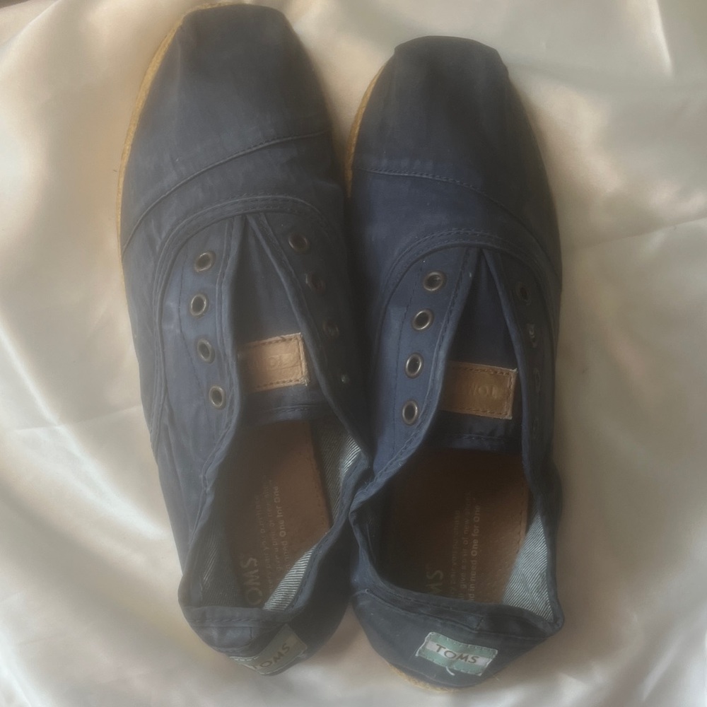 TOMS women’s  Dark Blue Slip-On Loafers